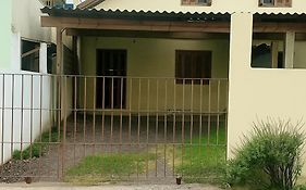 Casa Ampla em Capão Novo 2 Pátios com Churrasqueira 3 Vagas Estacionamento